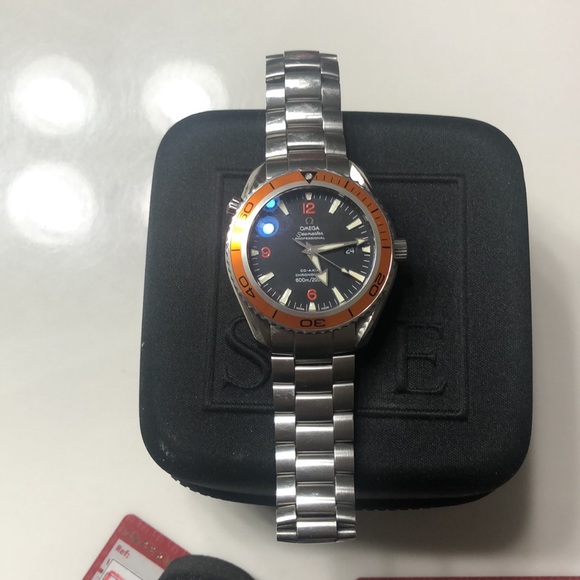 OMEGA Planet Ocean Men's Black Watch Orange Bezel - Picture 4 of 5